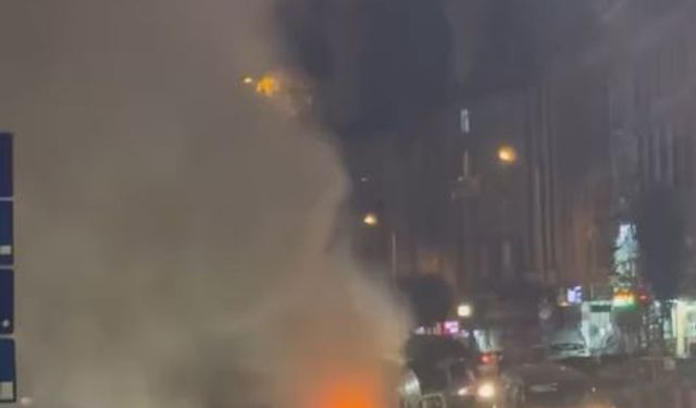 Arnavutköy’de seyir halindeki servis aracı alev alev yandı