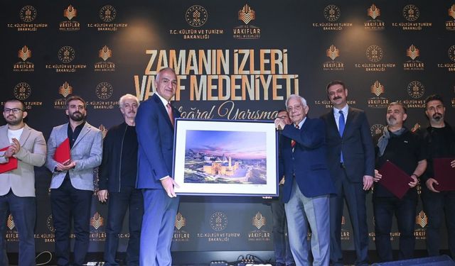 Bakan Ersoy: "Ayasofya’da gerçekleştirilen en kapsamlı restorasyon sürecini başlattık"