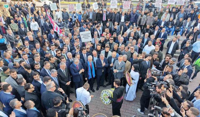 Bakan Uraloğlu ve Işıkhan Midyat Belediyesini ziyaret etti