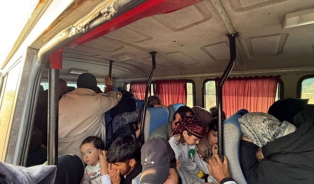 Çeşme’de 40 düzensiz göçmen yakalandı