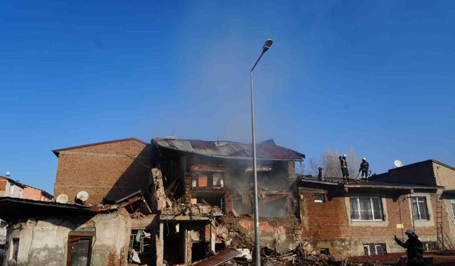 Erzurum’da doğalgaz patlaması: 2 ev çöktü, 1 yaralı