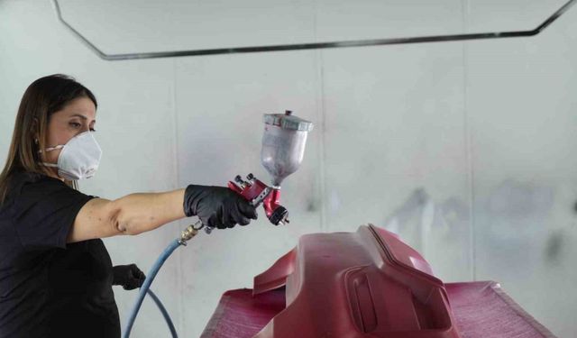 Eşinin yanında çırak olarak başladı, müşterilerin vazgeçilmez ’Nurgül ustası’ oldu