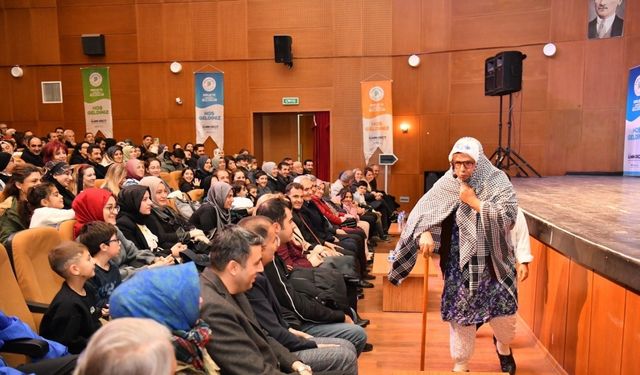 "Havlucu Memed Anlatıyor" tiyatro gösterisi yoğun ilgi gördü