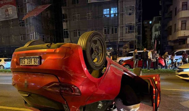 Makas atarak iki araca çarpan sürücü takla attı: 1 yaralı