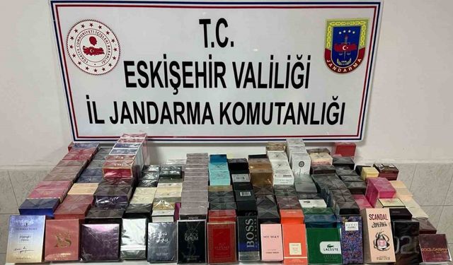 Piyasa değeri 450 bin TL olan 150 adet faturasız parfüm ele geçirildi
