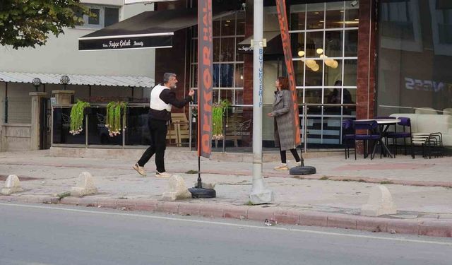 Tabancayla intihar girişiminde bulunan kadını polis son anda engelledi