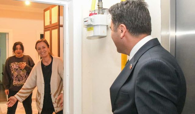 Valiyi sosyal medyadan davet etti, kapıda görünce büyük mutluluk yaşadı