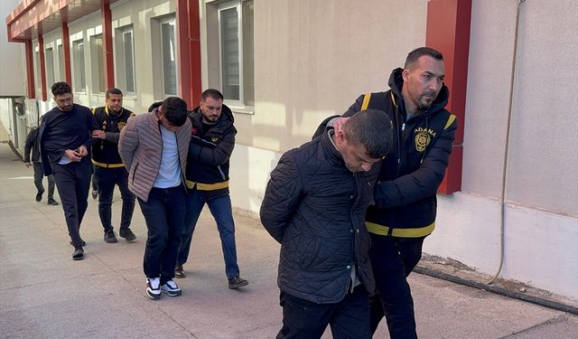 Adana'da 2 kişinin öldüğü silahlı kavgaya karışan 11 zanlı tutuklandı