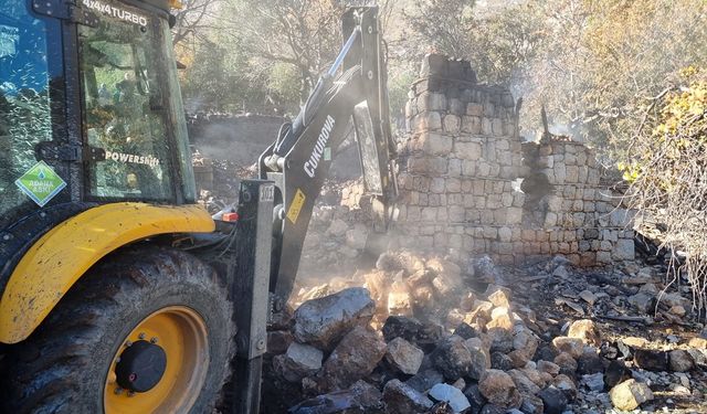 Adana'da evinde çıkan yangında 85 yaşındaki kadın hayatını kaybetti