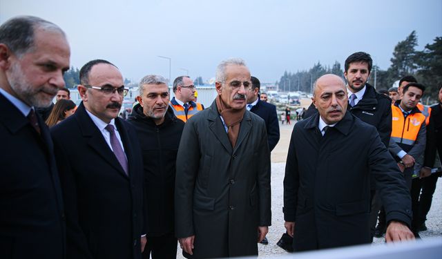 Bakan Uraloğlu, Hatay'da devam eden yol yapım çalışmalarını inceledi