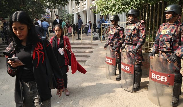 Bangladeş'te idam mahkumu eski Başbakan ve yeğenine yolsuzluktan hapis cezası