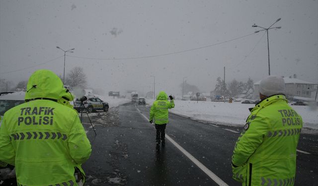 Bolu'da olumsuz hava koşulları nedeniyle eğitime 1 gün daha ara verildi