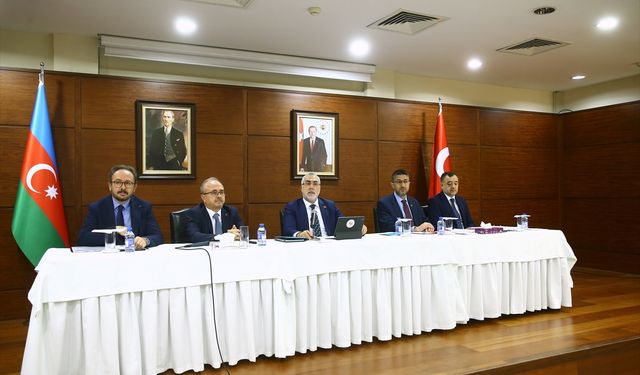 Çalışma ve Sosyal Güvenlik Bakanı Işıkhan, Bakü'de Türk iş insanlarıyla buluştu: