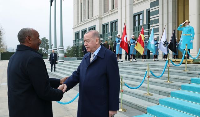 Cumhurbaşkanı Erdoğan, Sudan Egemenlik Konseyi Başkanı Burhan ile bir araya geldi