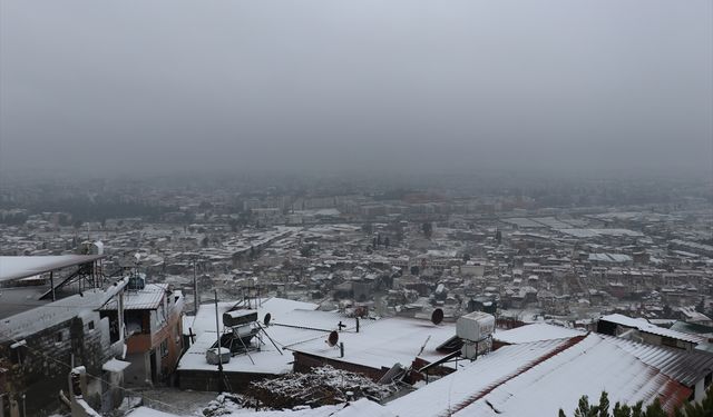 Hatay'da kar yağışı etkisini sürdürüyor