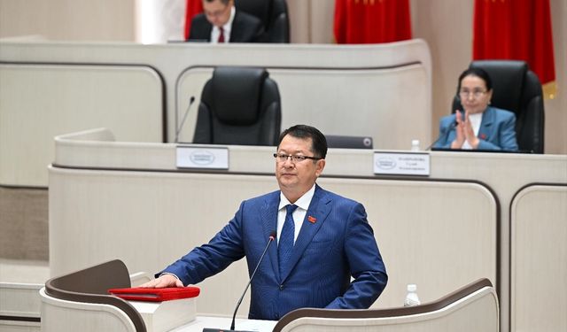 Kırgızistan'da yeni dönem milletvekilleri yemin etti