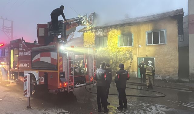 Kütahya'da evde çıkan yangında anne öldü, kızı yaralandı