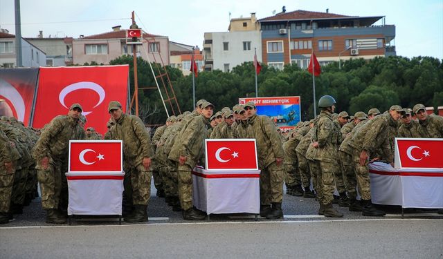 Manisa'da eğitimini tamamlayan 3 bin 559 acemi er ant içti