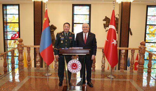 Milli Savunma Bakanı Güler, Moğolistan Genelkurmay Başkanı Korgeneral Sunrev'i kabul etti