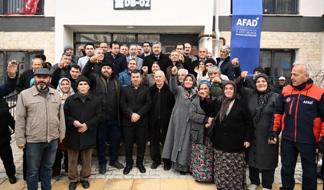 Osmaniye'de 221 deprem konutunun anahtarları hak sahiplerine teslim edildi