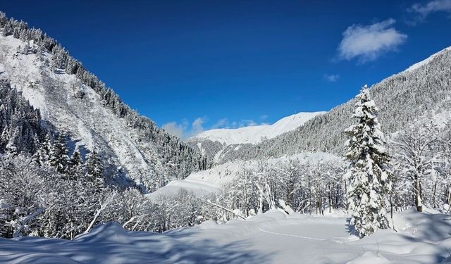 Rize'de Kaçkar Dağları ve yaylalardaki kar manzarası dronla görüntülendi