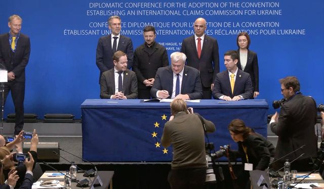 Ukrayna'nın savaş zararları için 'Uluslararası Tazminat Komisyonu Sözleşmesi' Lahey'de imzalandı