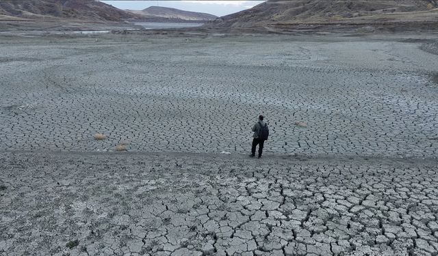 Yozgat'ın içme suyunu karşılayan Musabeyli Cemil Çiçek Barajı'ndaki su kritik seviyeye geriledi