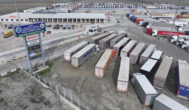 Yunanistan'daki çiftçi eylemi, Avrupa'ya yük taşıyan tır sürücülerini etkilemeye devam ediyor