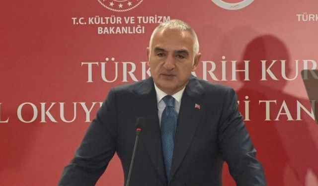 Bakan Ersoy: Genel Okuyucu Dizisi ile başlatılan 100 kitaplık proje, 'tarih sıkıcı ve anlaşılmazdır' algısını kıracak