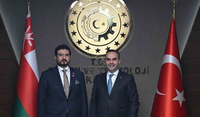 Bakan Kacır, Umman Ticaret, Sanayi ve Yatırım Teşvik Bakanı Yousef ile bir araya geldi