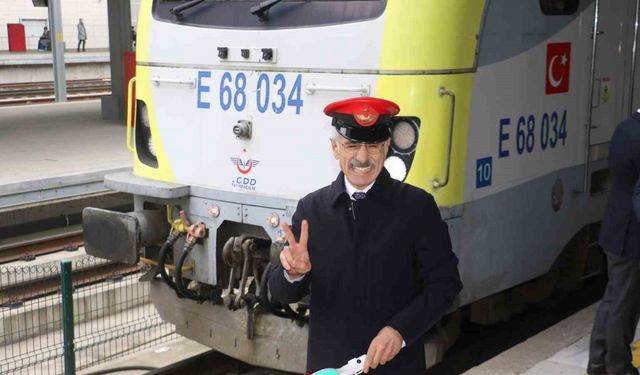 Bakan Uraloğlu: "Turistik Doğu Ekspresi’nin yeni sezonunda 10 bin 800 seyahat tutkununa Anadolu’nun büyüsünü yaşatacağız"