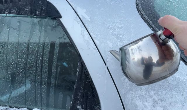 Bolu eksi 16 dereceyle buz kesti, araçların kapıları dondu