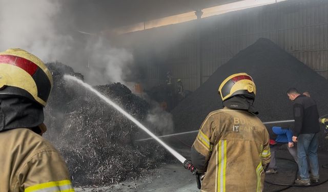 Bursa'da metal geri dönüşüm fabrikasında yangın paniği