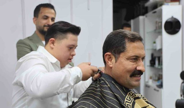 Down sendromlu kuaför Şükrü’den Vali Masatlı’ya yürek ısıtan tıraş