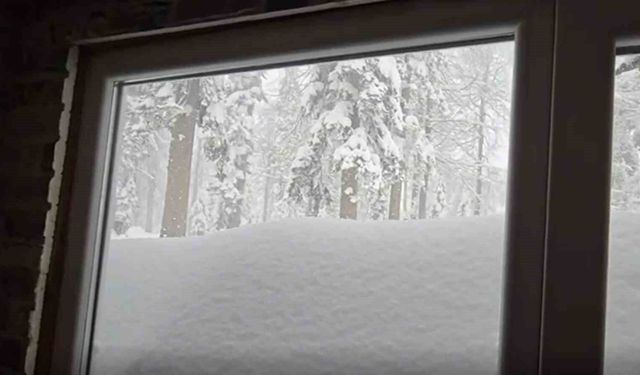 Düzce'nin yüksek kesimlerinde kar kalınlığı 1,5 metreye ulaştı