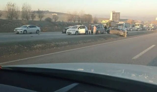 Elmadağ’da zincirleme kaza: 4 yaralı
