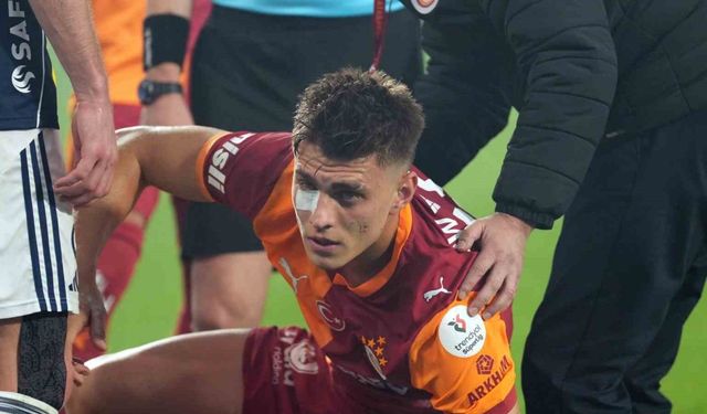Galatasaraylı Kazımcan’ın gözüne çakmak atan taraftar yakalandı