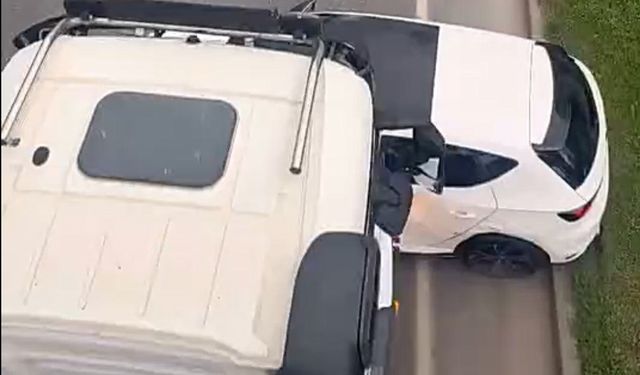 Hafriyat kamyonu, önüne aldığı otomobili 100 metre sürükledi