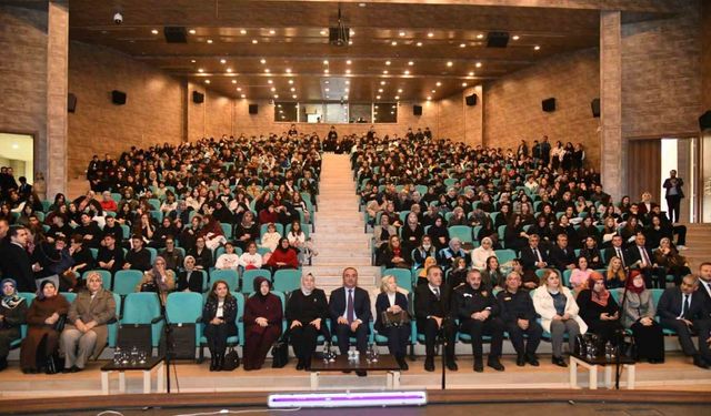 Hayata köprü sanat projesi kapsamında "Altın Çağ" tiyatro gösterisi sahnelendi