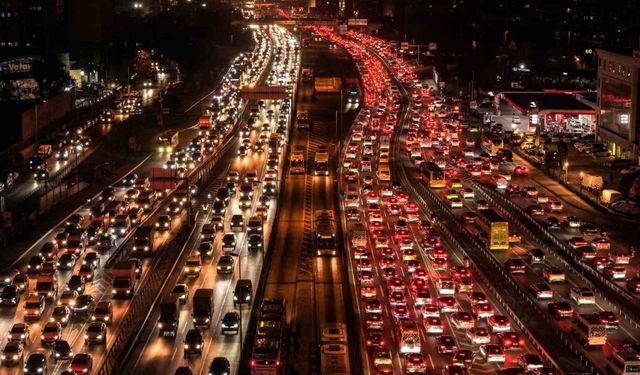 İstanbul Cevizlibağ’da trafik yoğunluğu havadan görüntülendi