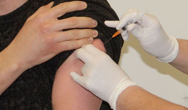 Kalp kriziyle aşıyı eşitlemek kamu sağlığına zarar verir