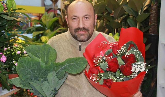 Ordulu çiçekçi Karadeniz zekasını konuşturdu: Gül buketini 'karalahana' ile süslüyor