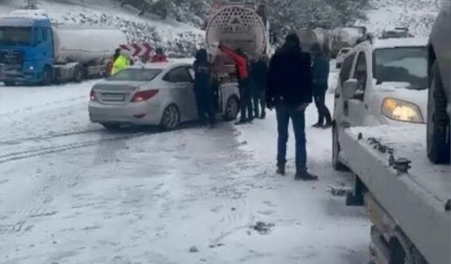 Osmaniye'de yoğun kar yağışı zincirleme kazaya neden oldu