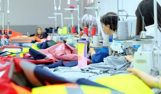 Ücretli çalışan sayısı yıllık yüzde 1,0 arttı