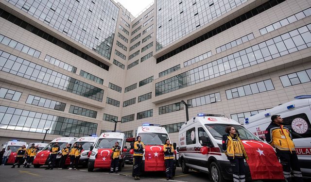 AK Parti Genel Sekreteri İnan, İzmir'de 45 ambulansın hizmete alınma töreninde konuştu