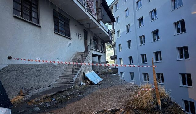 Ankara'da bitişik kazı nedeniyle temeli zedelenen bina, CİMER başvurusu sonrası tahliye edildi