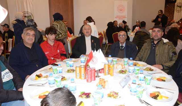 Bakan Göktaş, Sarıkamış'ta şehit ve gazi aileleri onuruna verilen yemeğe katıldı: