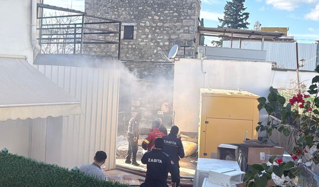 Bodrum'da iş yerinin geri dönüşüm deposunda çıkan yangın söndürüldü