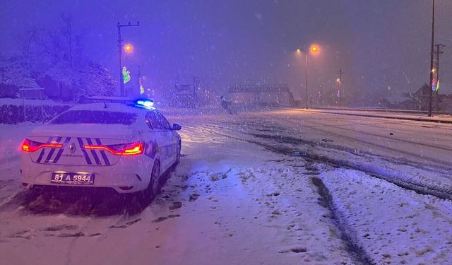 Bolu Dağı'nda kar etkili oluyor