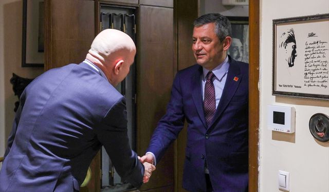 CHP Genel Başkanı Özel, sanatçı Haldun Dormen'in ailesini ziyaret etti